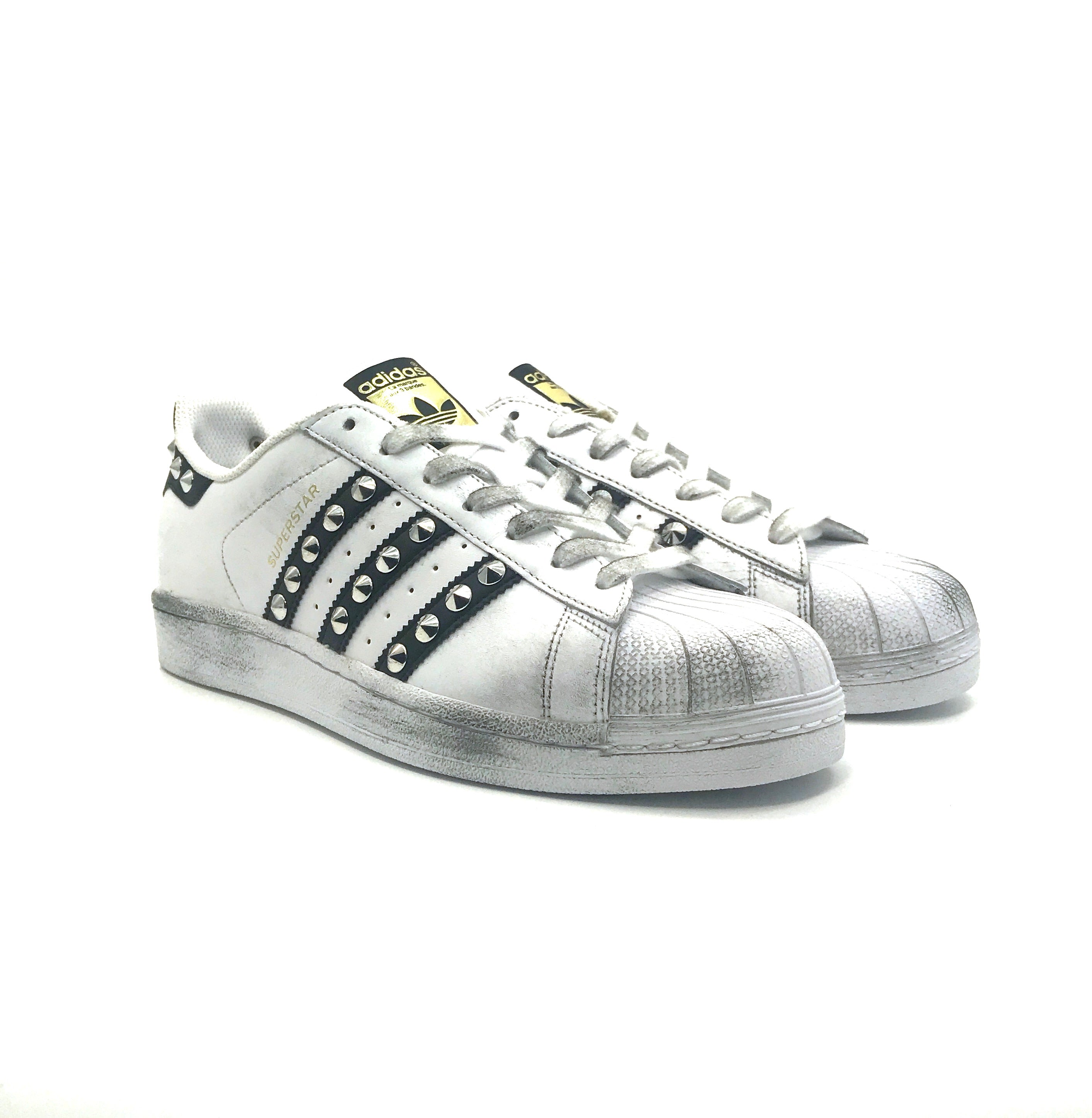 Superstar adidas con on sale borchie